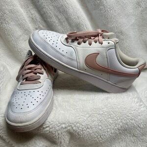 Nike Women's White and Pink Sneakers Size 10